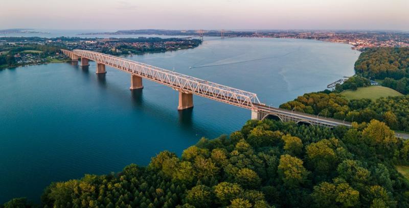 Alte und neue kleine Belt Brücke Lillebæltsbroen in Dänemark